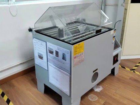 Salt spray test chamber